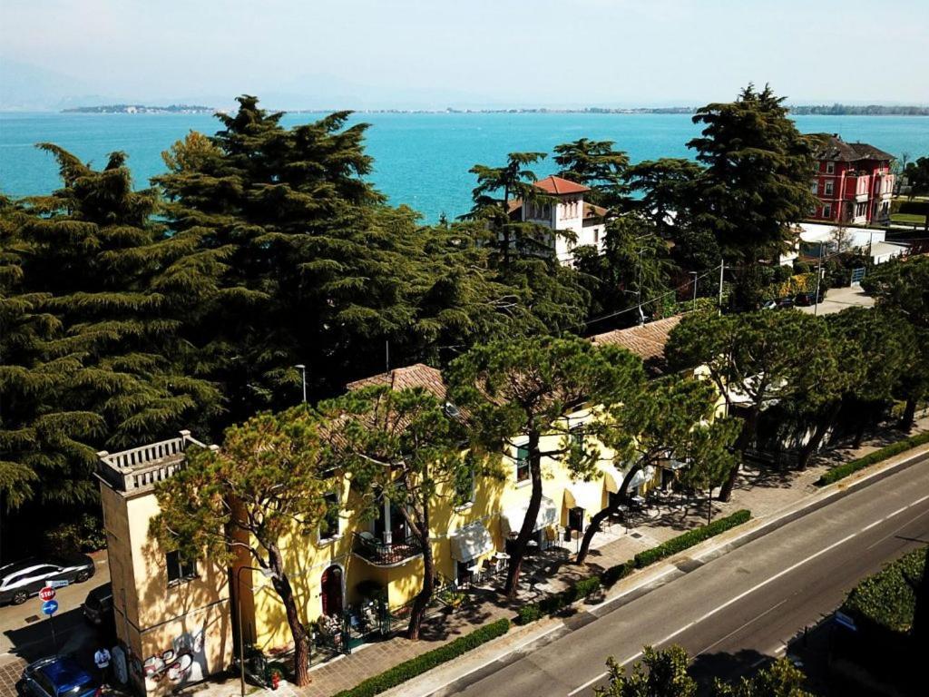Casa Giulietta Hotel Desenzano del Garda Ngoại thất bức ảnh